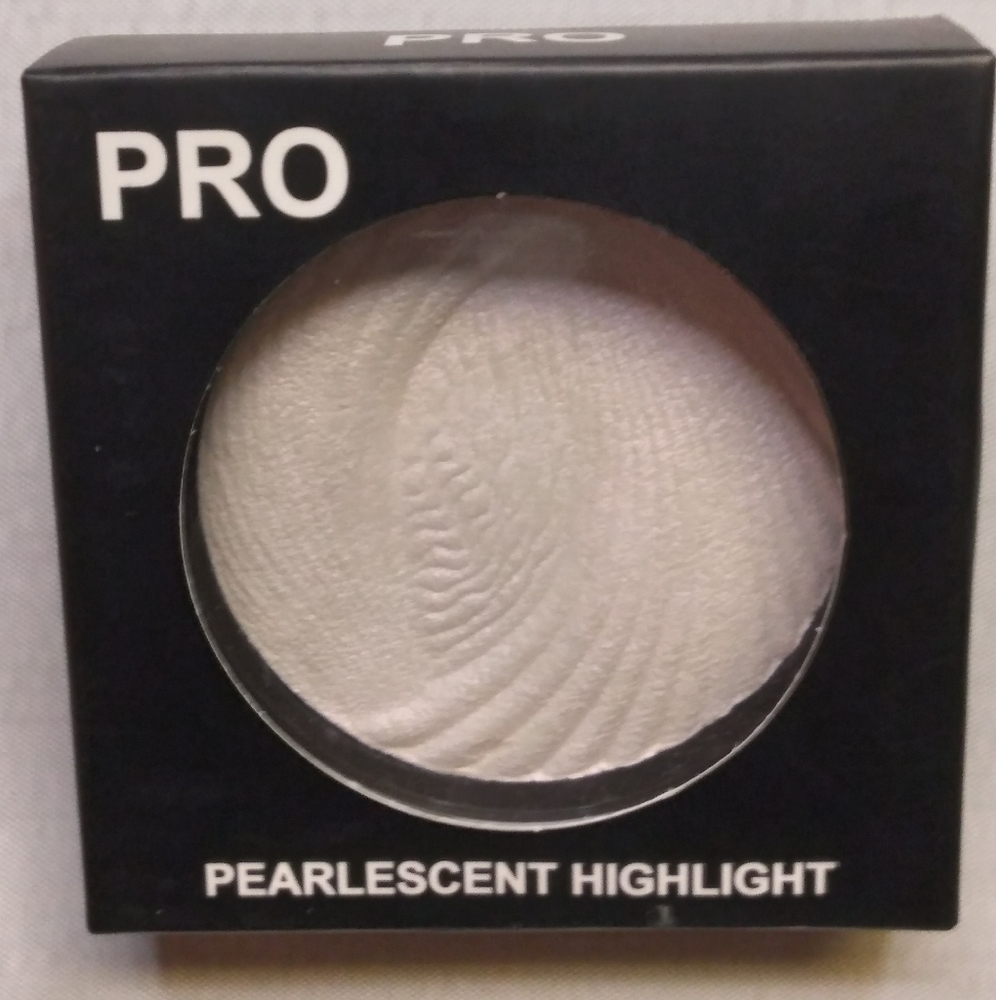 Pearlescent highlighter BNIB